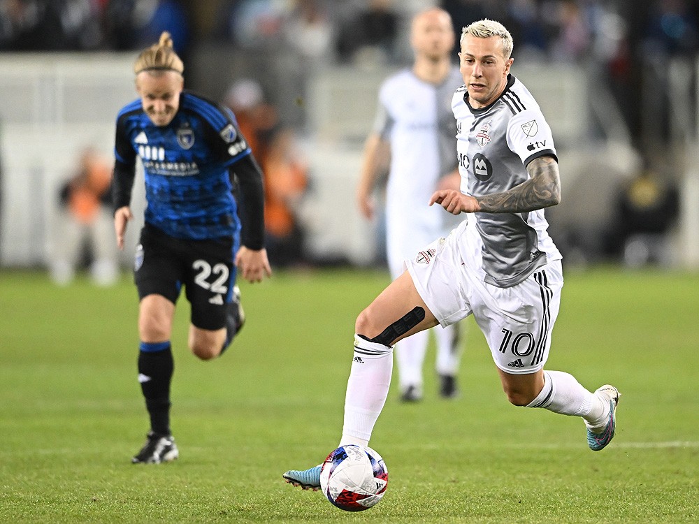 Toronto FC forward Federico Bernardeschi (10) controls the ball against San Jose Earthquakes forward Tommy Thompson (22) at PayPal Park.
