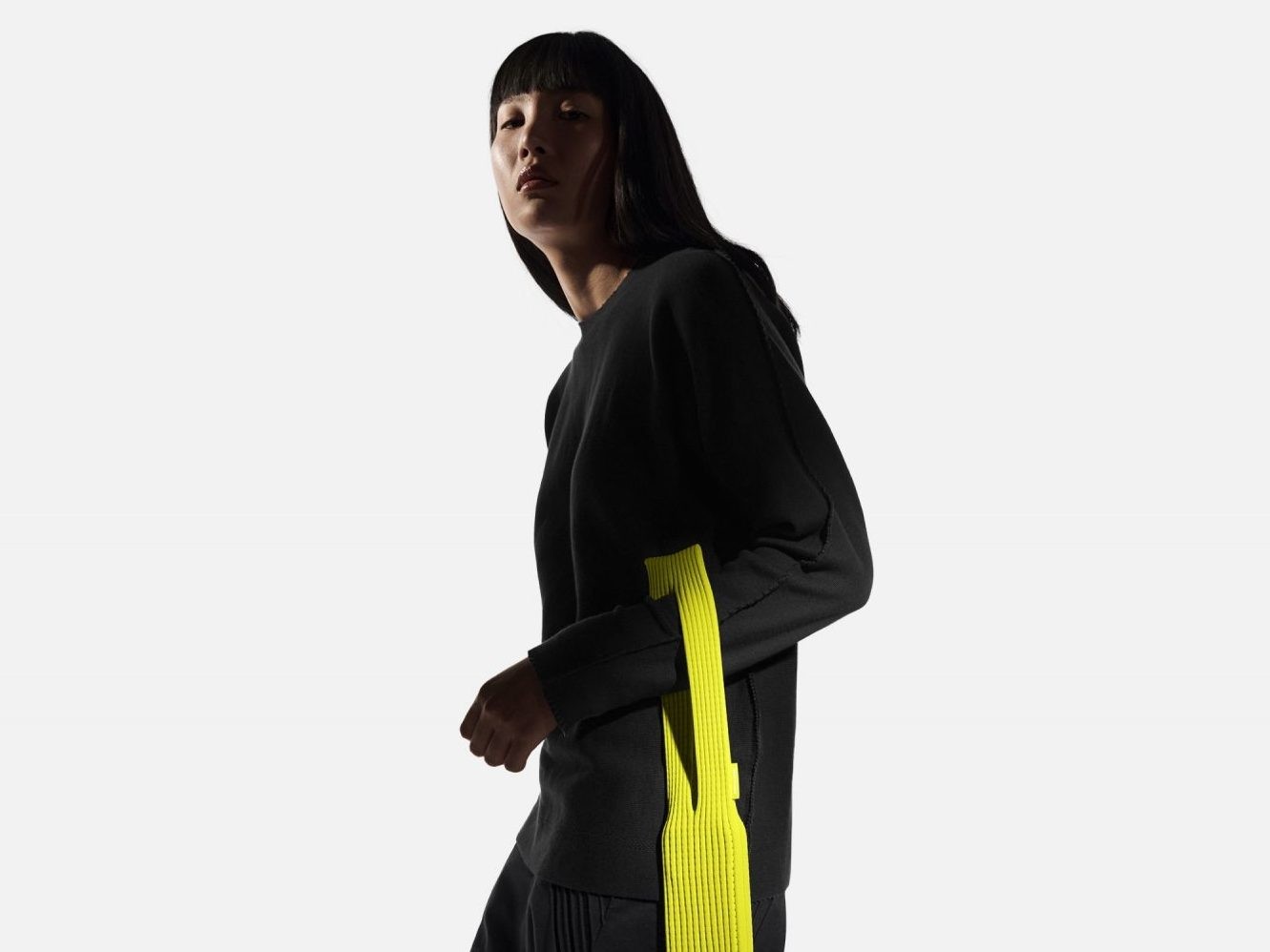 Woman wearing an bright yellow Apple iPhone Pocket short strap model.