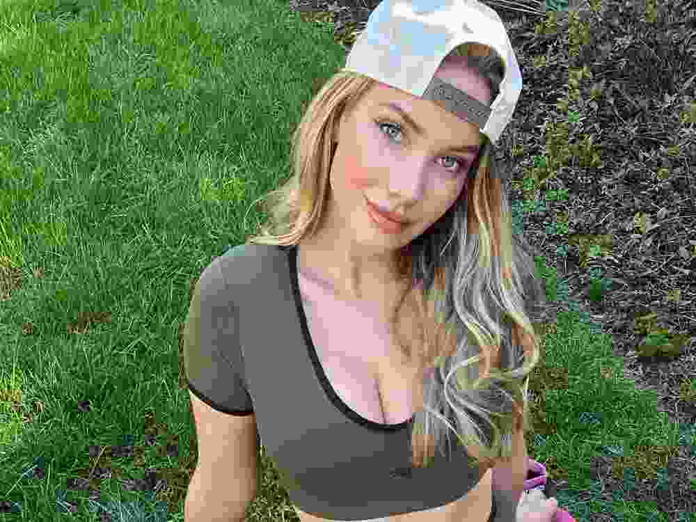Golf influencer Paige Spiranac poses for a photo on Instagram.