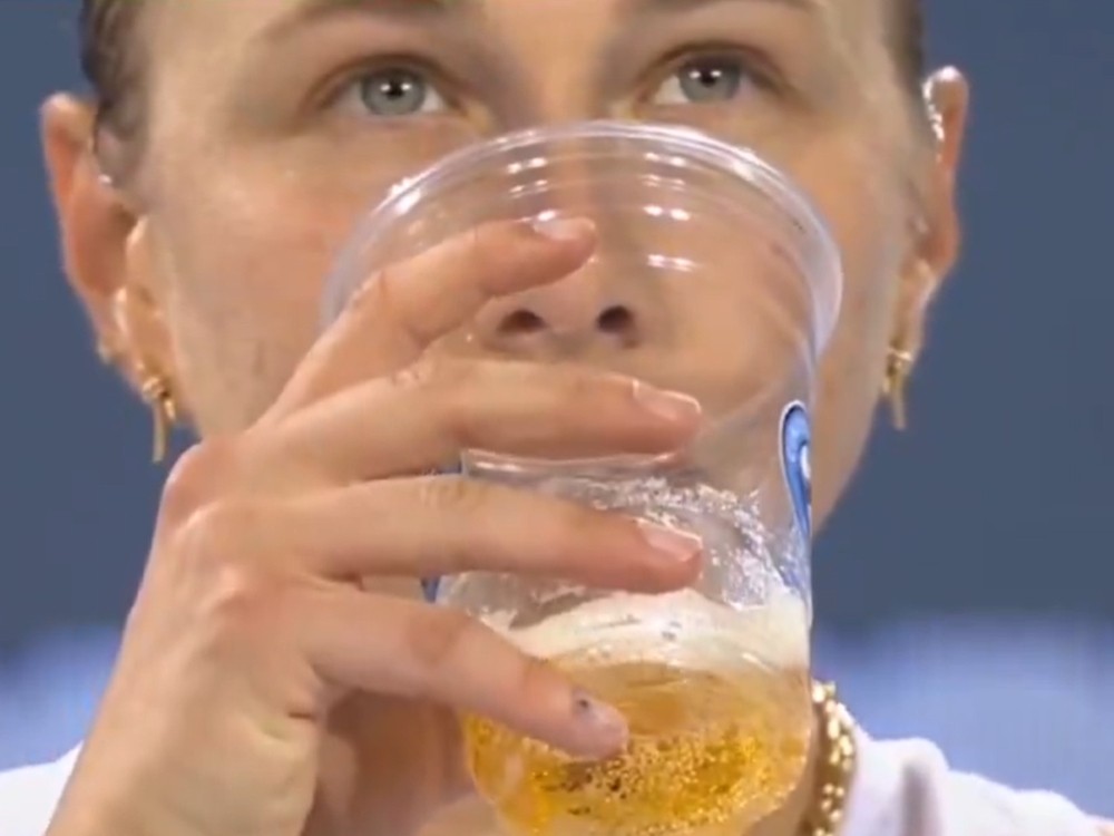Amanda Anisimova has a drink during her match at the Cincinnati Open.