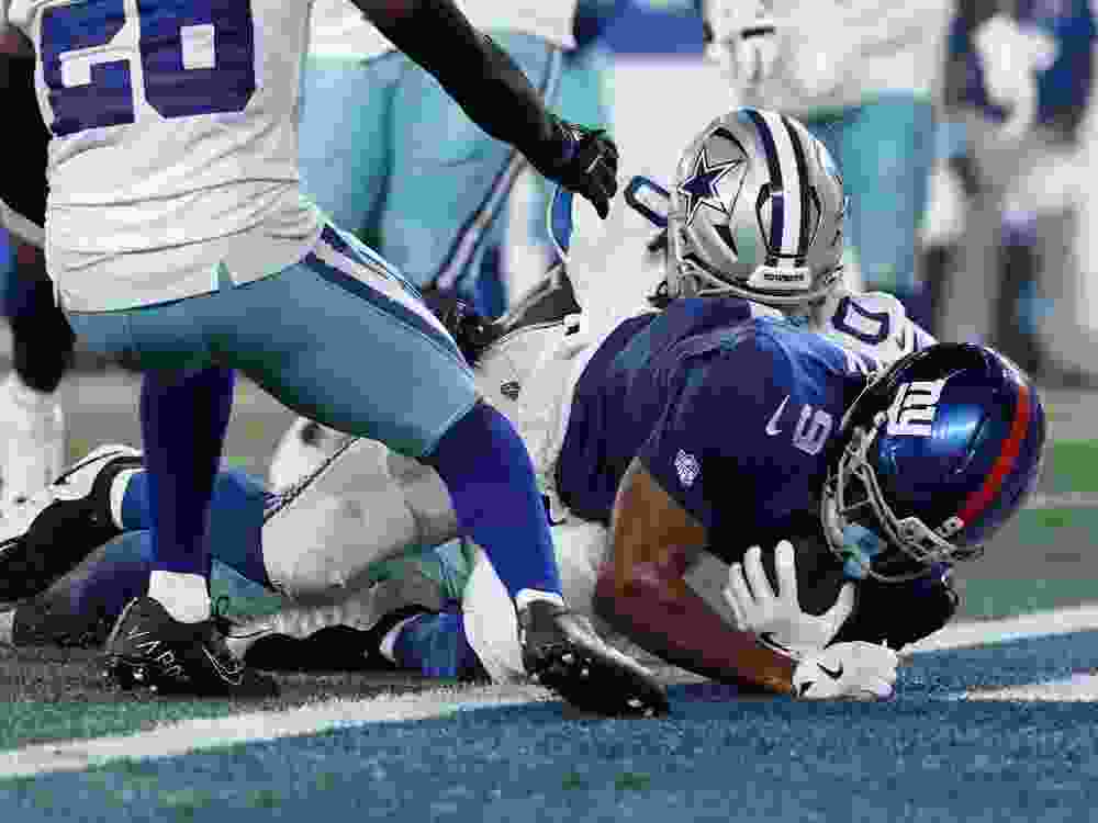 Isaiah Likely of the New York Giants scores a touchdown during the third quarter against the Dallas Cowboys.