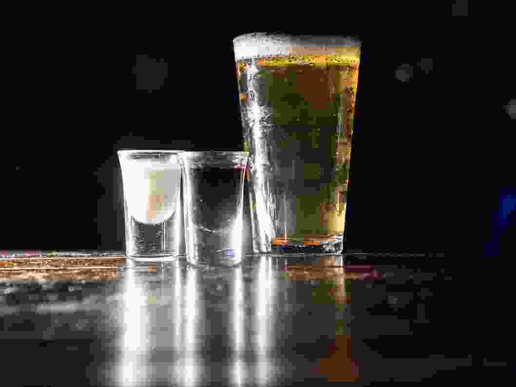 091126-Bars_in_the_D.C._area_feature_holiday_decorations_and_specials