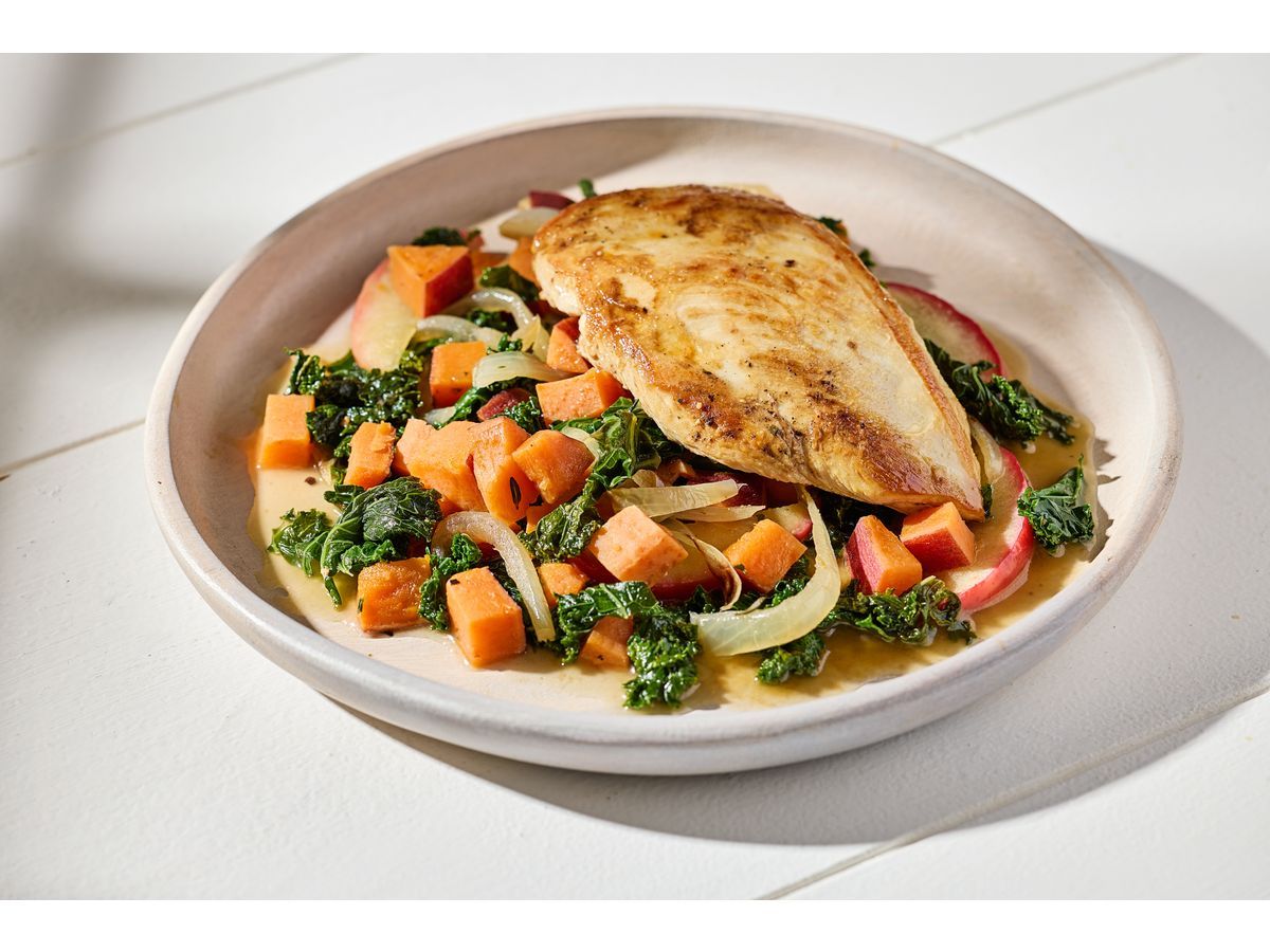 092326-Skillet_Chicken_With_Apples,_Sweet_Potatoes_and_Kale_recipe