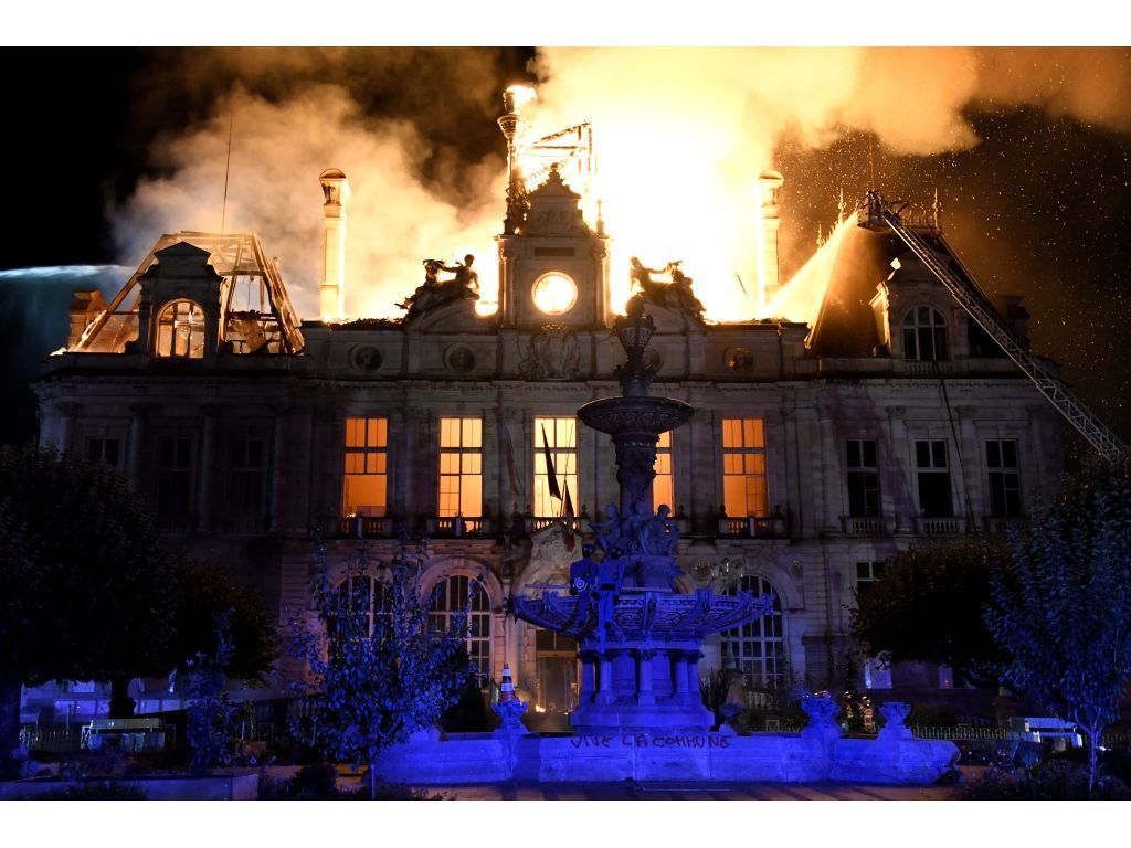 Limoges’s 19th-century town hall went up in flames. (PASCAL LACHENAUD/AFP)