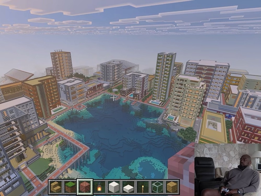 Former Pittsburgh Steelers coach Mike Tomlin shares his Minecraft city.