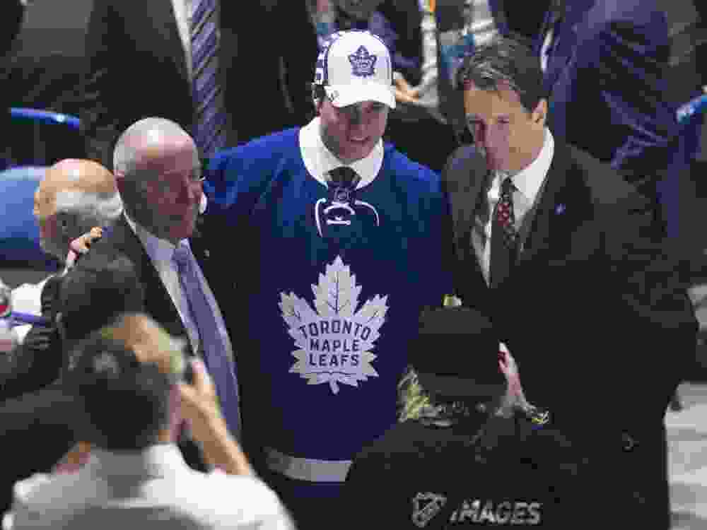 Auston Matthews poses for a photo with MLSE chairman, Larry Tanenbaum (left) and Maple Leafs president Brendan Shanahan after being drafted in 2016.